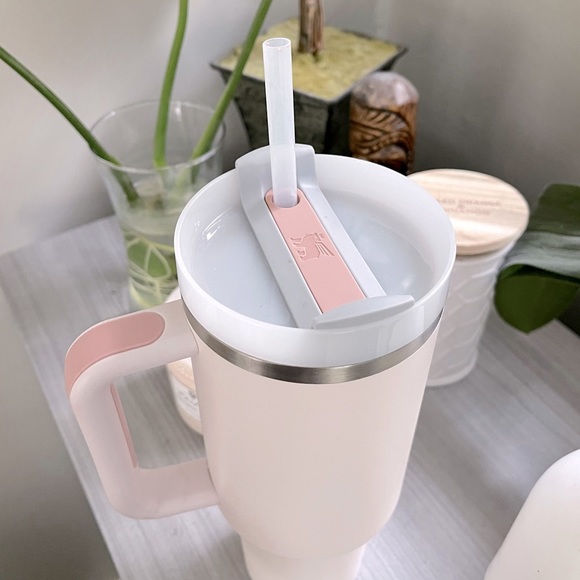 Stanley 40oz Quencher H2.0 Tumbler - Picture 2 of 7